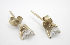 14K SOLID YELLOW GOLD STUD EARRINGS W/ TRILLIONT CUT CZ STONES – 0.68 Grams