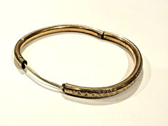 LUSTERN 10K GOLD FILLED VICTORIAN REPOUSSED CHILD’S BRACEELT HINGED NO MONOGRAM