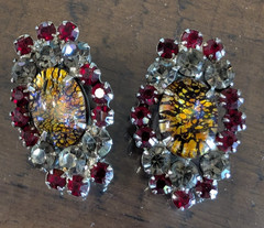Vtg Juliana D&E Book Piece Cat Eye Glass Cabochon Earrings Red Clear Silver Clip