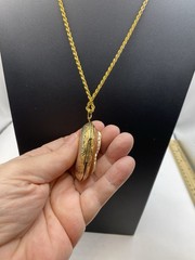 Vintage Cameo Locket Fashion Gold Tone Necklace 23” Chain Is Signed