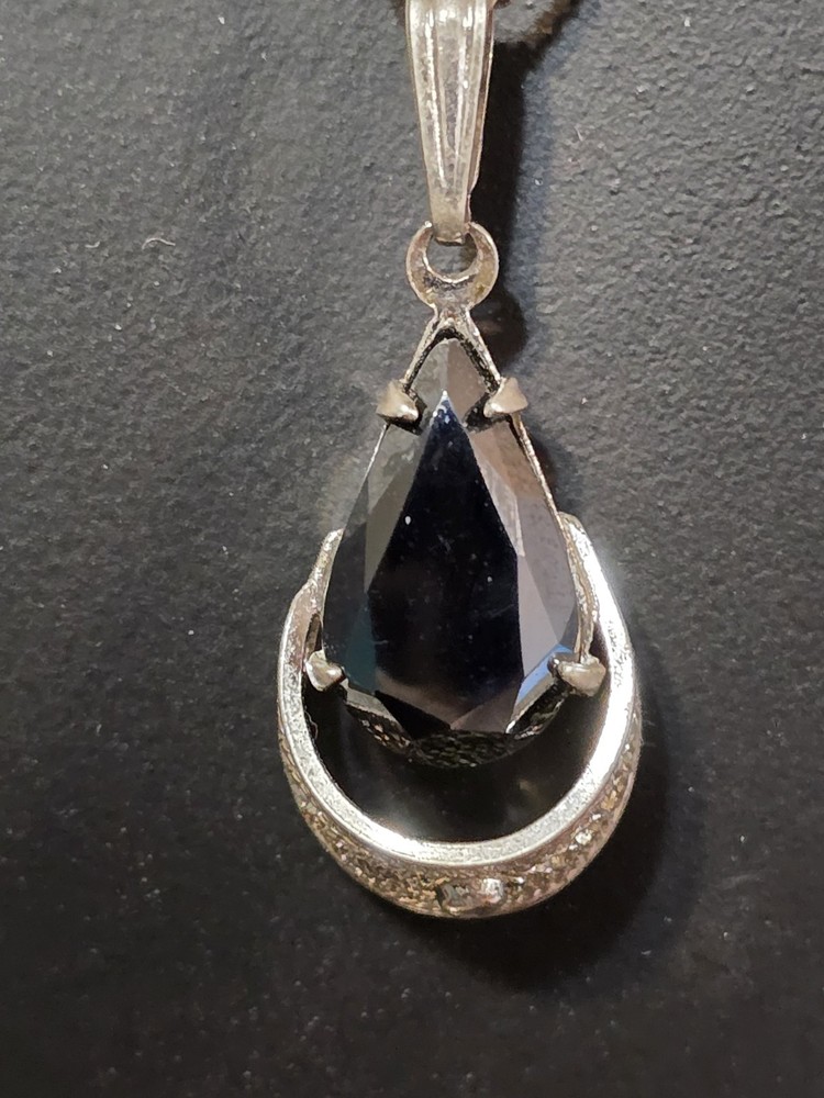 1950’s Sorrento Sterling Silver & Hematite Pendant 15.5″ Chain Filigree Accent