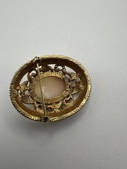 Vintage Ornate Style Gold FLORENZA CAMEO Brooch 4.5cm BB7