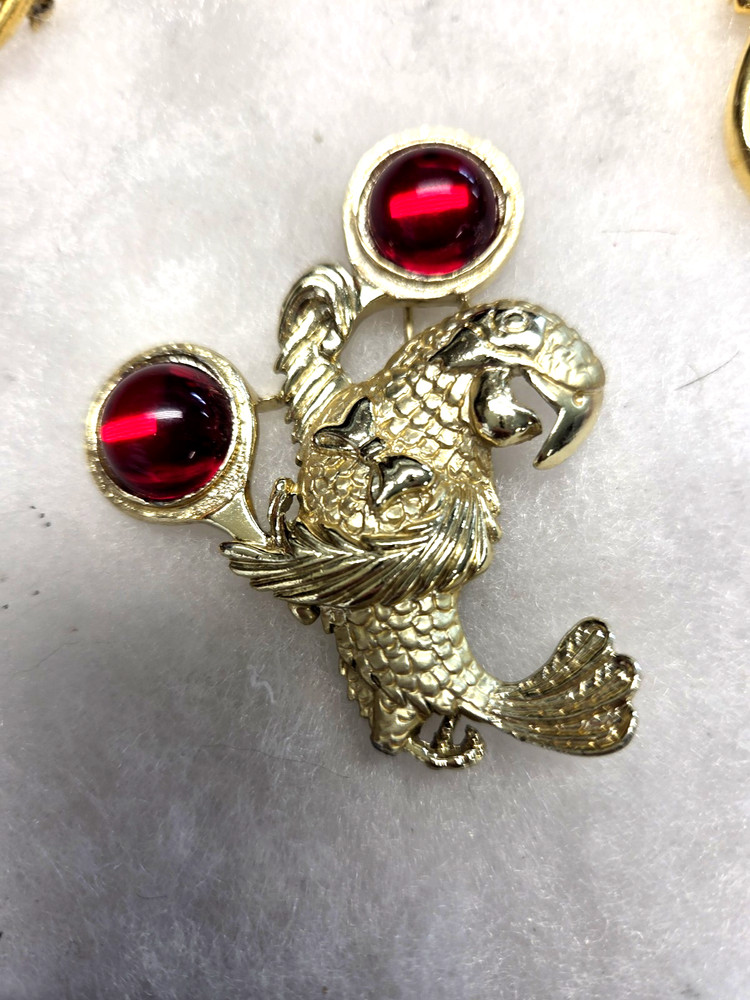 Vtg AJC gold tone red cab Parrot Pin
