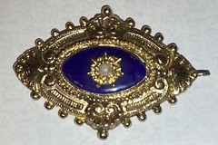 VICTORIAN STYLE GOLDEN METAL WITH BLUE STONE FAUX PEARL PENDANT Free Shipping