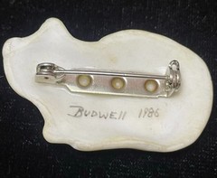 Vintage 1968 White Kitty Cat Brooch Ceramic Pin Signed Budwell Hand Painted 1.5″