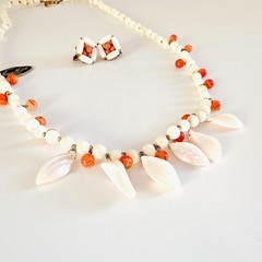 NEW VINTAGE MIRIAM HASKELL CORAL & CREAM SHELL BEADED NECKLACE AND EARRING SET