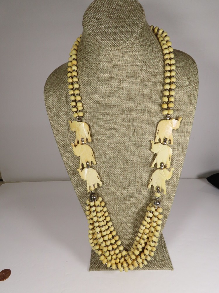 Necklace Tribal Native African Elephants Resin Beaded 16″ Lovely Vintage C4744