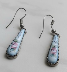 Vtg 1990s Genuine Russian Rostov Finift Hand Painted Enamel Drop Earrings Rose