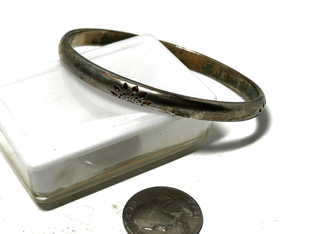Vtg Silver Tone Liz Claiborne Bangle Bracelet B697