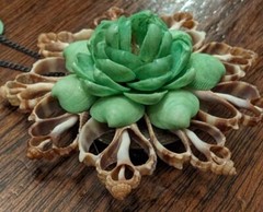 Handmade Seashell Brooch Pin Flower Design Dangling Shells Green 2.25″ Diameter