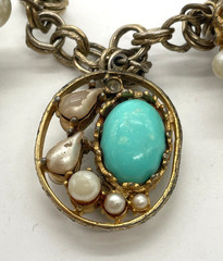 VTG Etruscan Style Faux Pearl Turquoise Gold-tone chunky charm fob bracelet 7″