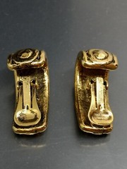Vintage Gold Tone Swirl Pattern Earrings Wearable Art Fashion Unique Classy