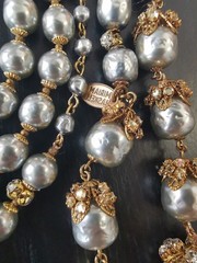 MIRIAM HASKELL 50’S SIGN 2PC S-GREY BAROQUE PEARL ICE CLEAR MONTÉE BRASS ACCENTS