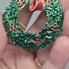 Vtg AAI CHRISTMAS WREATH BOW Brooch Pin green red Rhinestone