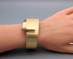 Lanvin Paris 2 Tone Runway Bracelet Gloss-Flat Gold Tone Futuristic Clamper H81