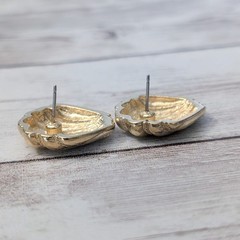 Vintage Stud Earrings For Pierced Ears 7/8″ Gold Tone Flourish