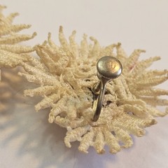 Vintage White Lace Like Flowers Gold Towe Twist Clip On Earrings