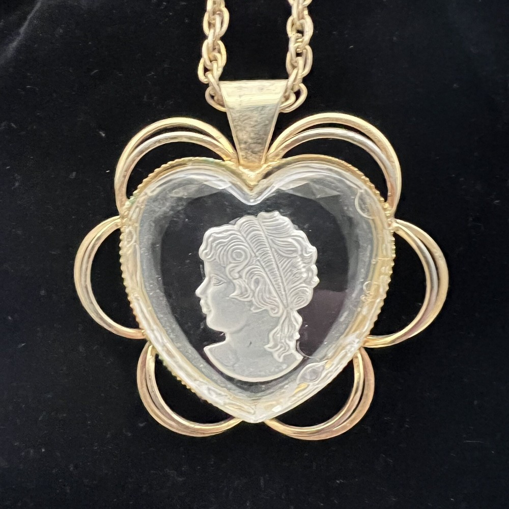 Vintage Intaglio Cameo Heart Pendant Gold Tone Necklace 23”