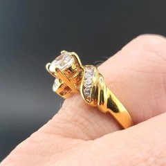 Vtg Sz 7.5 Ring Cubic Zirconia Solitare with Channel-set Accents Fashion Jewelry