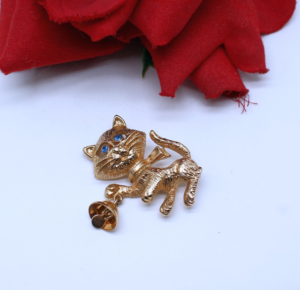 Avon Adorable Rhinestone Kitty Cat Pin Brooch CAT RESCUE