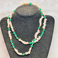 NECKLACE vintage white faux pearl green acrylic coppertone metal bead 32″ loop
