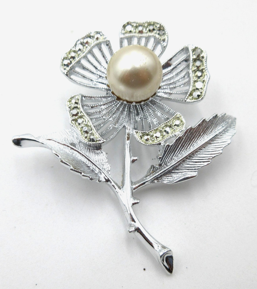 VTG 1940s 1950s BIG SIGNED SARAH / COVENTRY Brooch Pin silver tone faux pearl