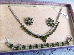 Vtg Signed B David Necklace Bracelet Earrings Set in Box w/Pamphlet Green Clear