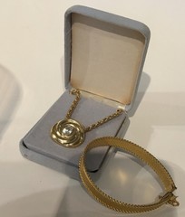 Elegant Vintage Goldtone Jewelry In Art Deco design Container