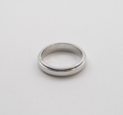 Piaget Possession Ring 18K White Gold Size 9 4.7 MM Serial S26853 With Box &COA