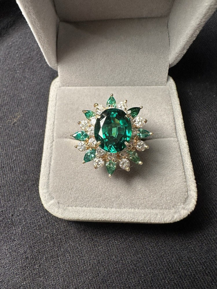 Antique Green And White Stone 14K Yellow Gold Cocktail Ring