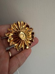 Signed Swarovski Crystal Chrysanthemum Flower Brooch Gold Tone Retired Vintage