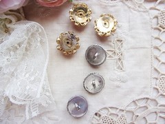 6 Beautiful Pink & Goldtone Saphire (faux) Rhinestones w/ silvertone – flowers