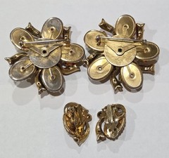 GORGEOUS SELRO SELINI SIGNED MULTI COLORS FLOWER RHINESTONE BROOCHES EARRING SET