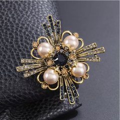 BROOCH- Vintage Style Brooch with Inlaid Rhinestones and Imitation Pearls