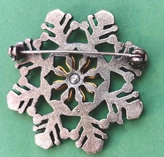 Vintage 1997 Signed LOVE, HOPE, PEACE & JOY Snowflake Brooch In Pewter