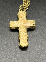 Cross 2″ Natural Stone Chips/Seashell Gold Tone 24″ Chain Vintage Reversible