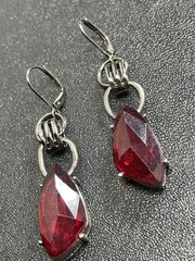 Vintage 2.2” Red Faceted Lucite Dark Metal Hinged Dangle Earrings