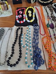 Necklaces Vintage Mixed Lot Costume 45 Varies Design & Styles Gold & Silver Tone