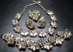 LISNER Fall Colored Lucite Leaves Rhinestone Grande Parure Set