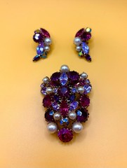 Vintage Mid Century Purple Rhinestone Pearl Brooch Clip Earrings Parure Set