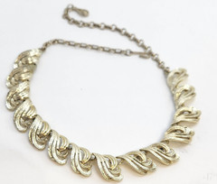 Coro Swirl Link Gold Tone Vintage Necklace 17 in 1950s 1960s jewelry flawed