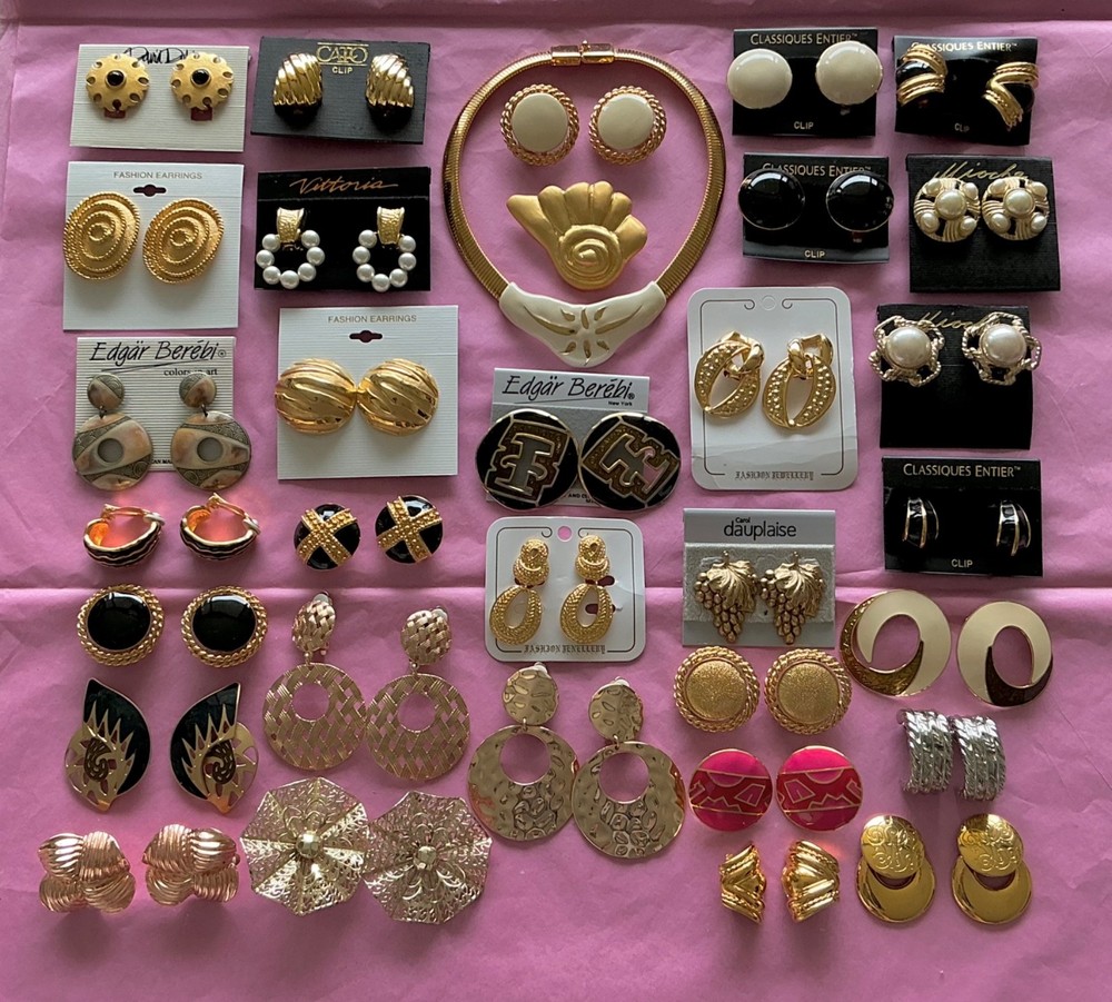 VINTAGE 1990’s DEADSTOCK 33 PIECE LOT EARRINGS NECKLACE BROOCH JEWELRY NOS