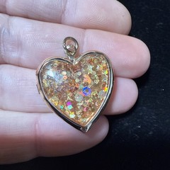 1990-2000 Confetti Glitter Goldtone Locket Pendant (Lot# 825)