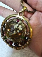 Vtg Goldtone Round Pendant w/ Multicolor Stones w Chain Necklace 29in”