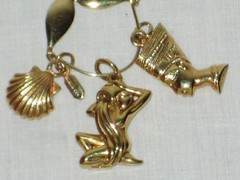 Vintage Sarah Cov Charm Holder Pendant Seashell Water Bearer Nefertiti Gold Tone