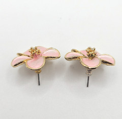 Vtg Set Pink Dogwood Flower Brooch and Post Earrings Set