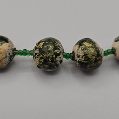 Vintage Green Marbled Painted Bead Necklace 21″ Lightweight Boho Barrel Clasp