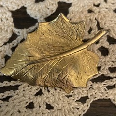 Vintage Gold Tone Leaf Brooch Pin Textured 2 Inch Gloss Jewelry