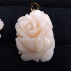 Light Pink Flower Two Stone Pendants Gold Tone