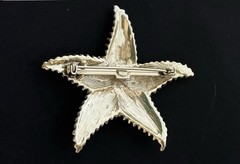 Vintage starfish brooch pin / brushed gold tone metal